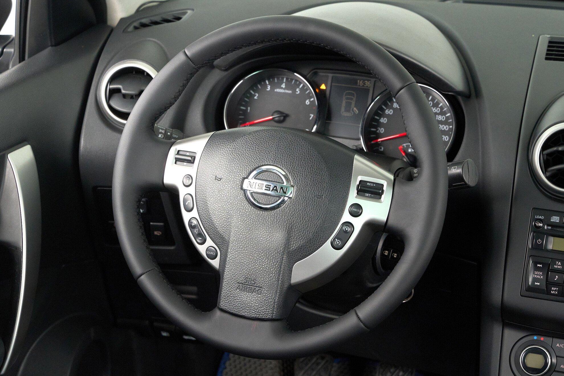 Nissan Qashqai+2 2010, черный