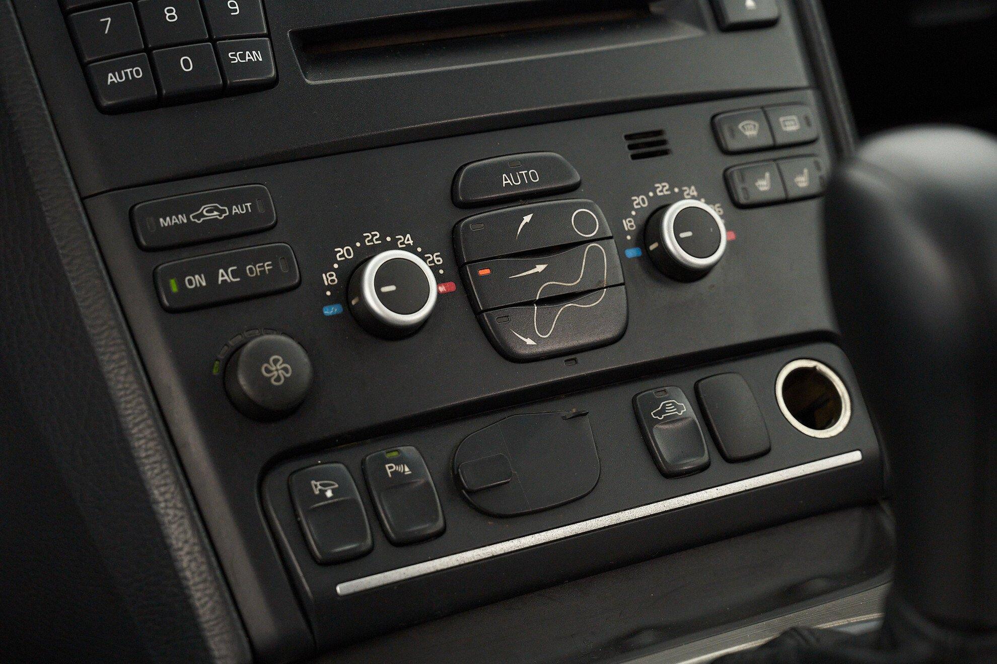 Volvo XC90 2010, серебряный
