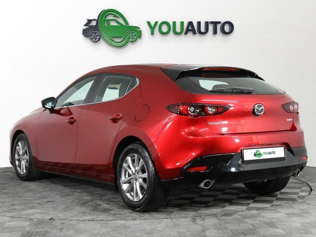Mazda 3 2019, красный