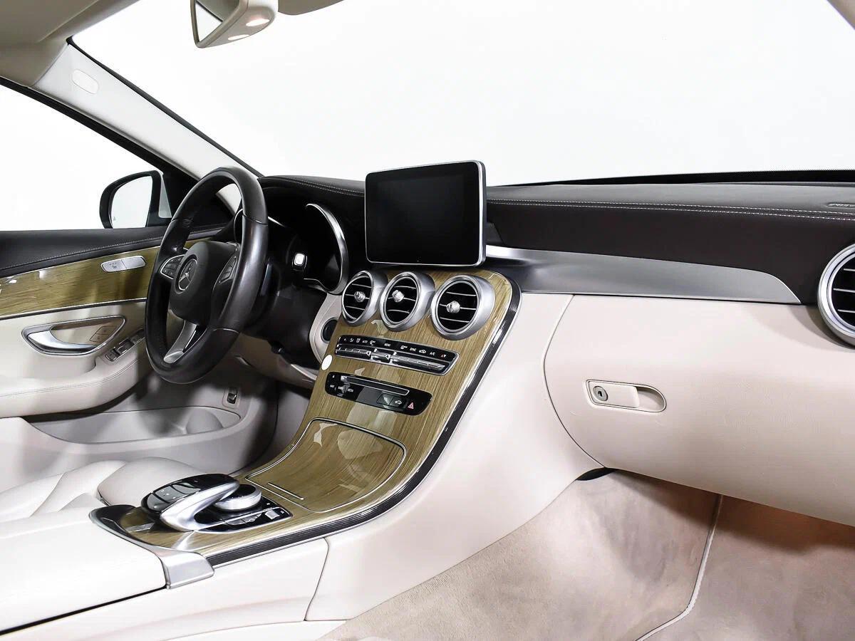 Mercedes-Benz C-Класс 2017, белый