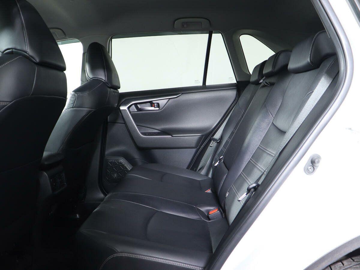 Toyota RAV4 2022, белый