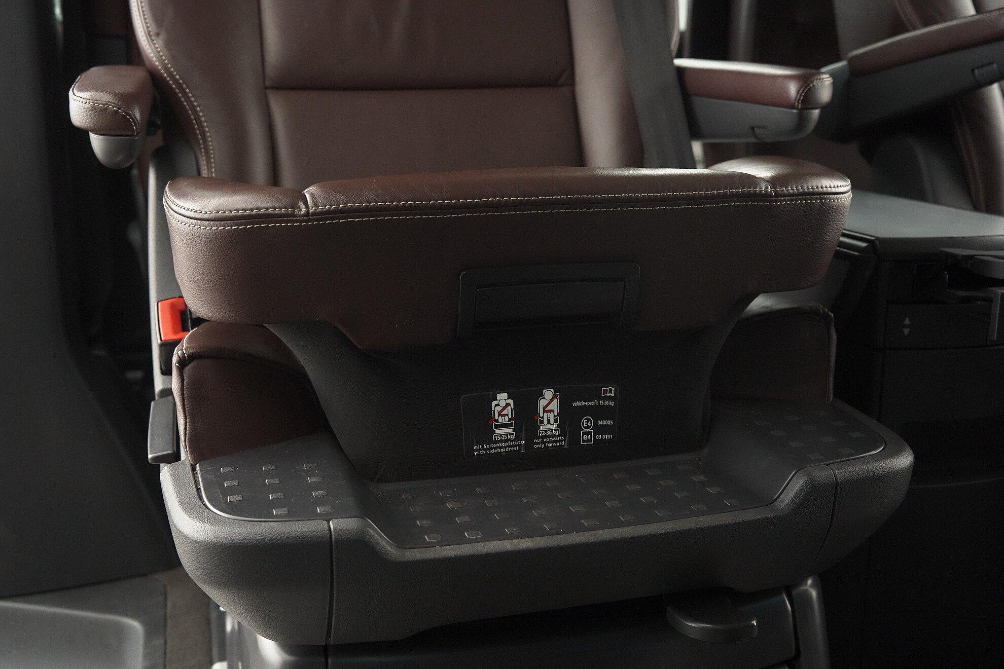 Volkswagen Multivan 2010, коричневый