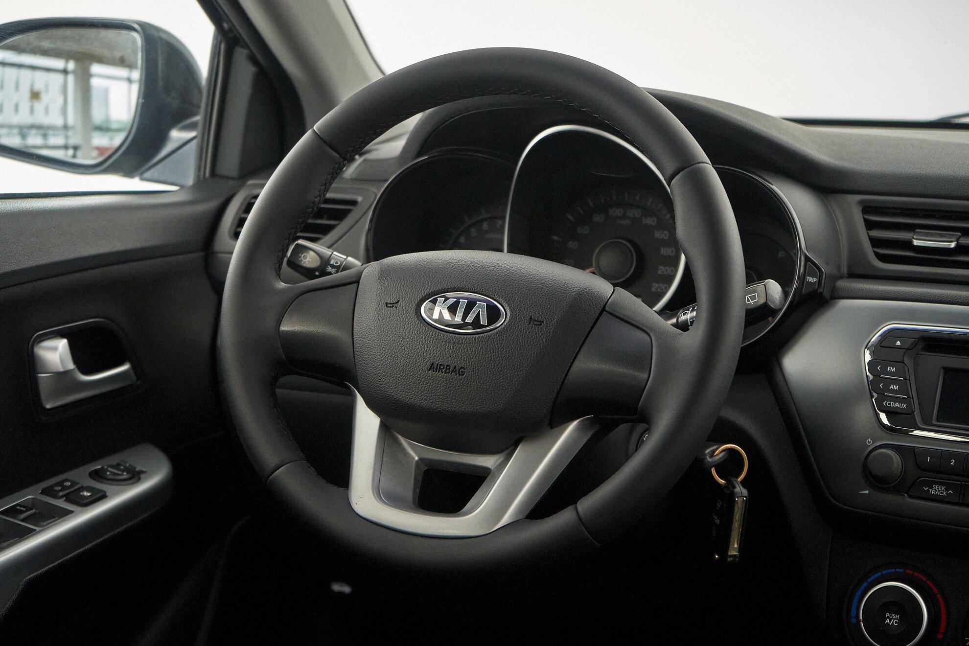 Kia Rio 2013, черный