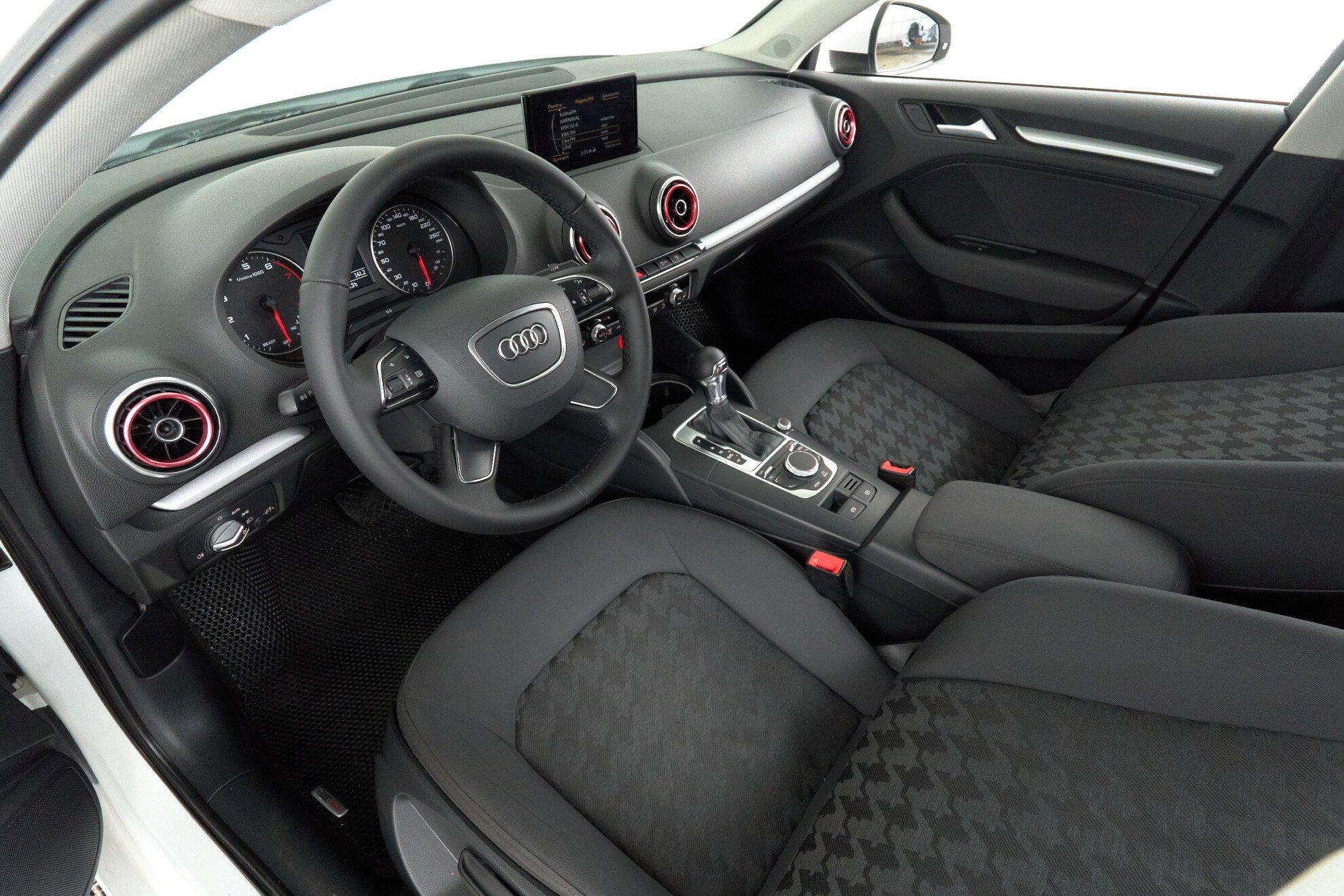 Audi A3 2016, белый