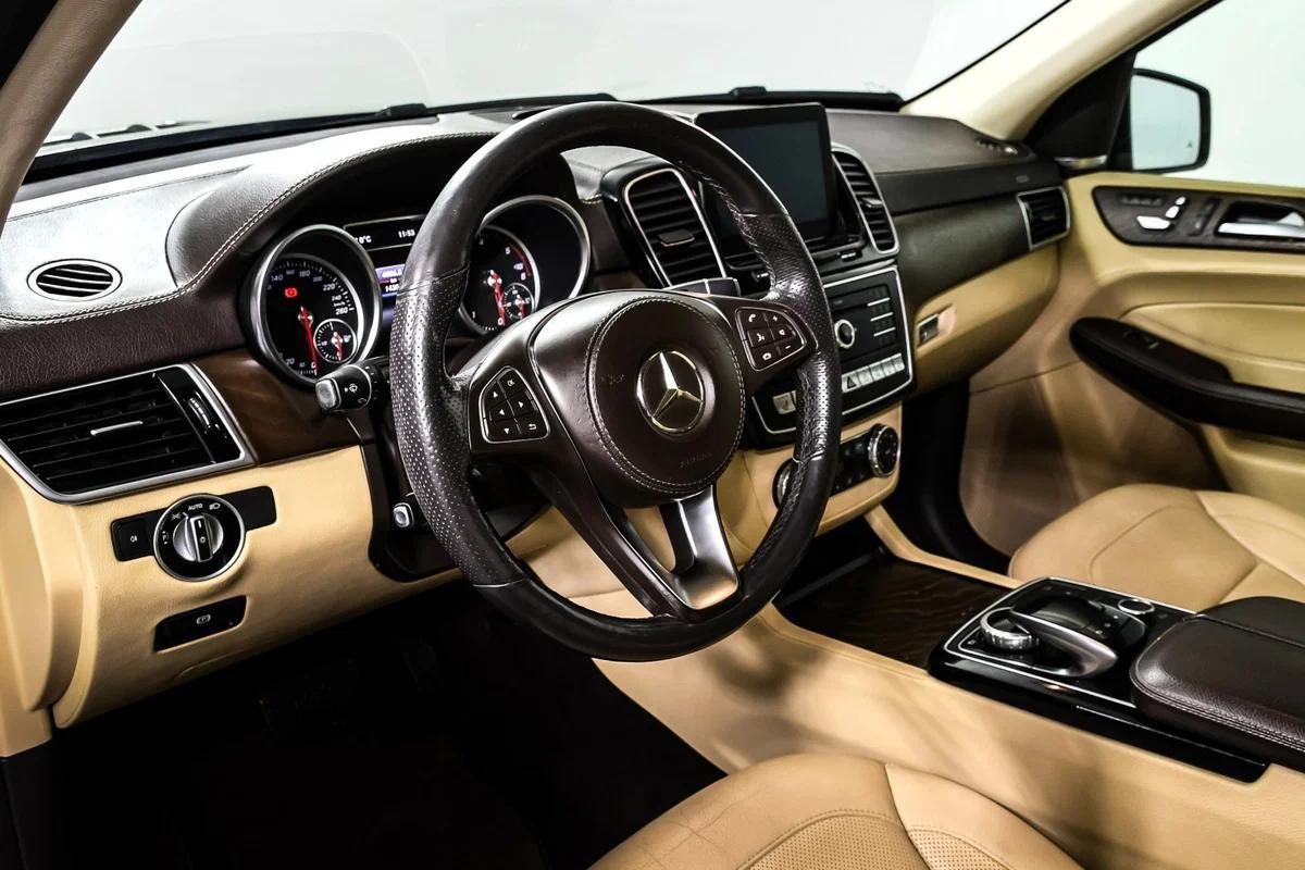 Mercedes-Benz GLS 2016, коричневый
