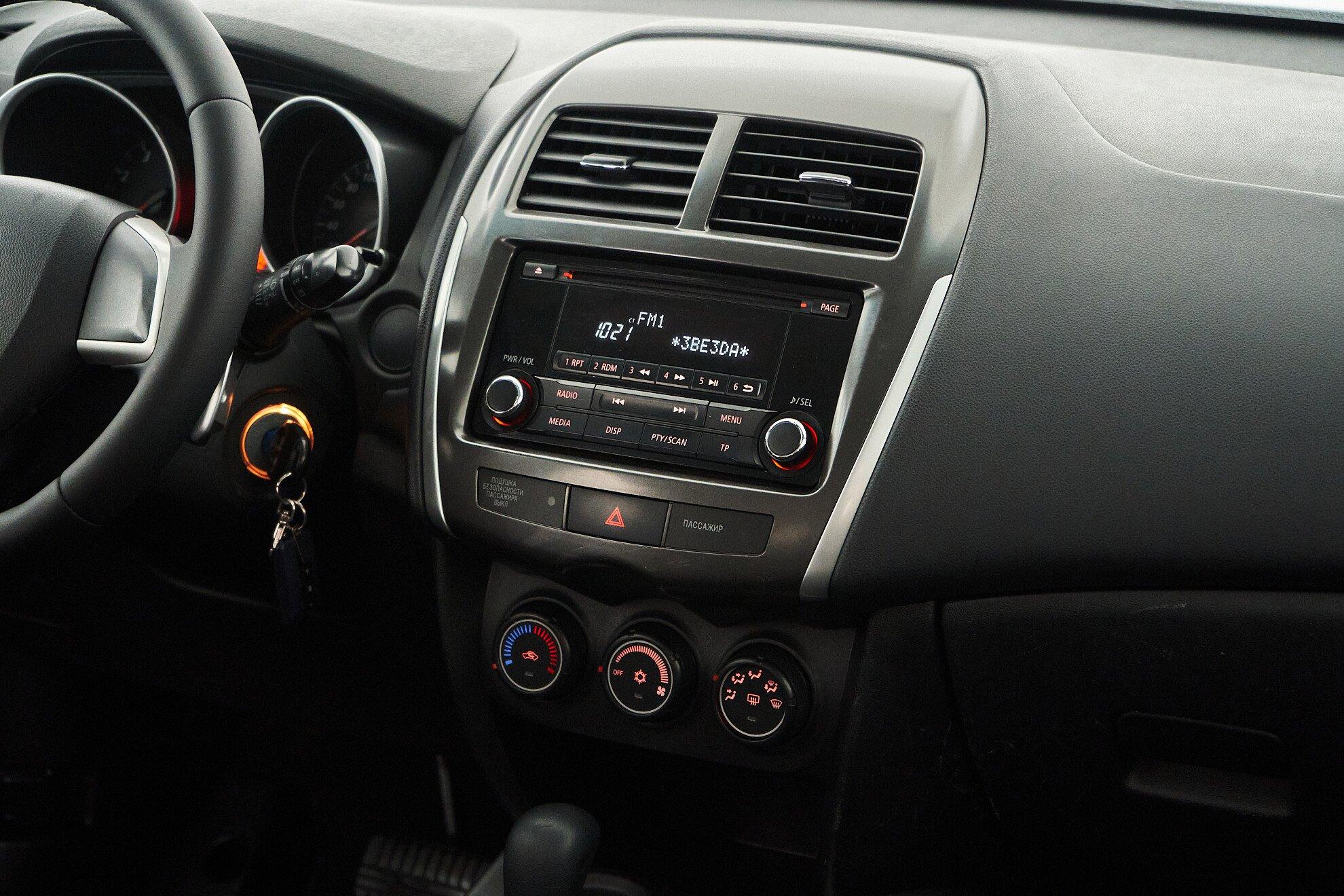 Mitsubishi ASX 2012, белый