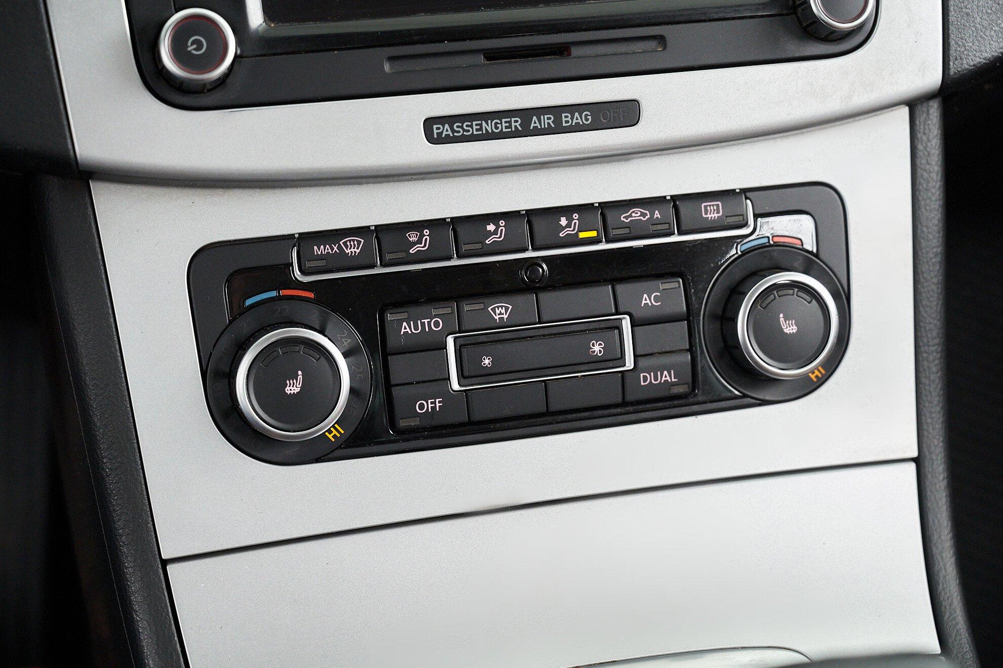 Volkswagen Passat CC 2010, бежевый