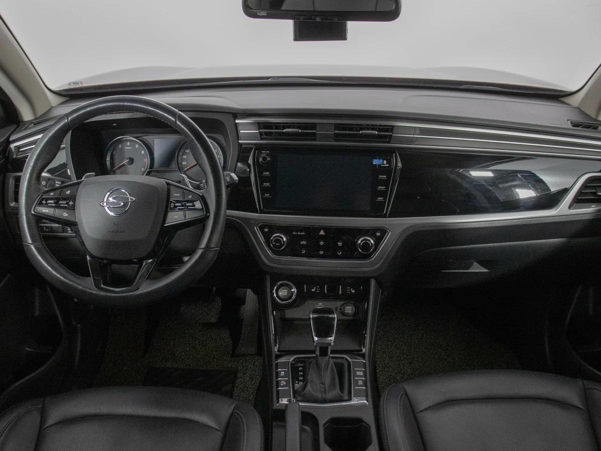 SsangYong Korando 2022, красный