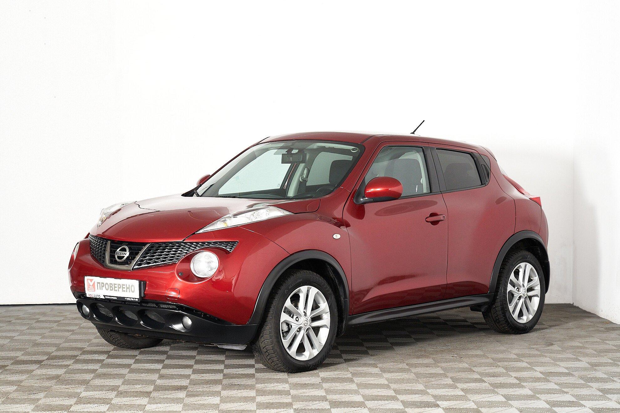 Nissan Juke 2011, красный