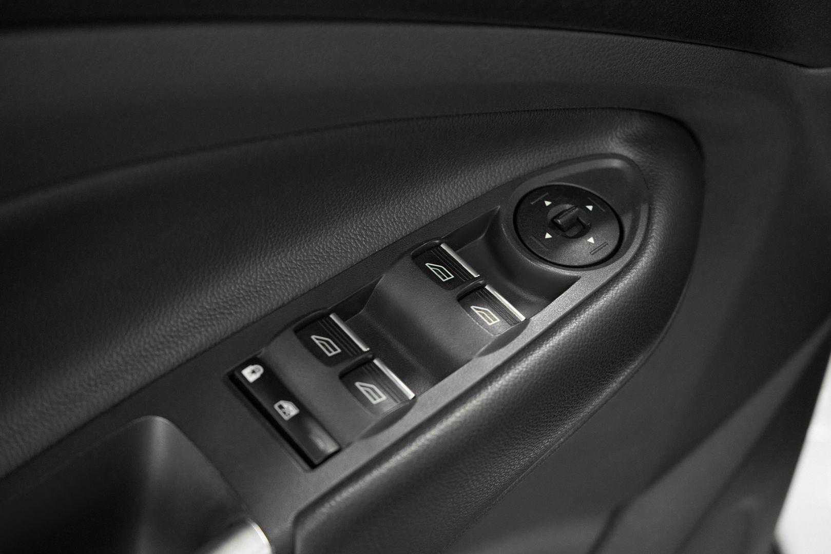 Ford Kuga 2015, белый