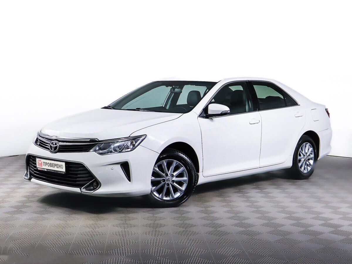 Toyota Camry 2017, белый