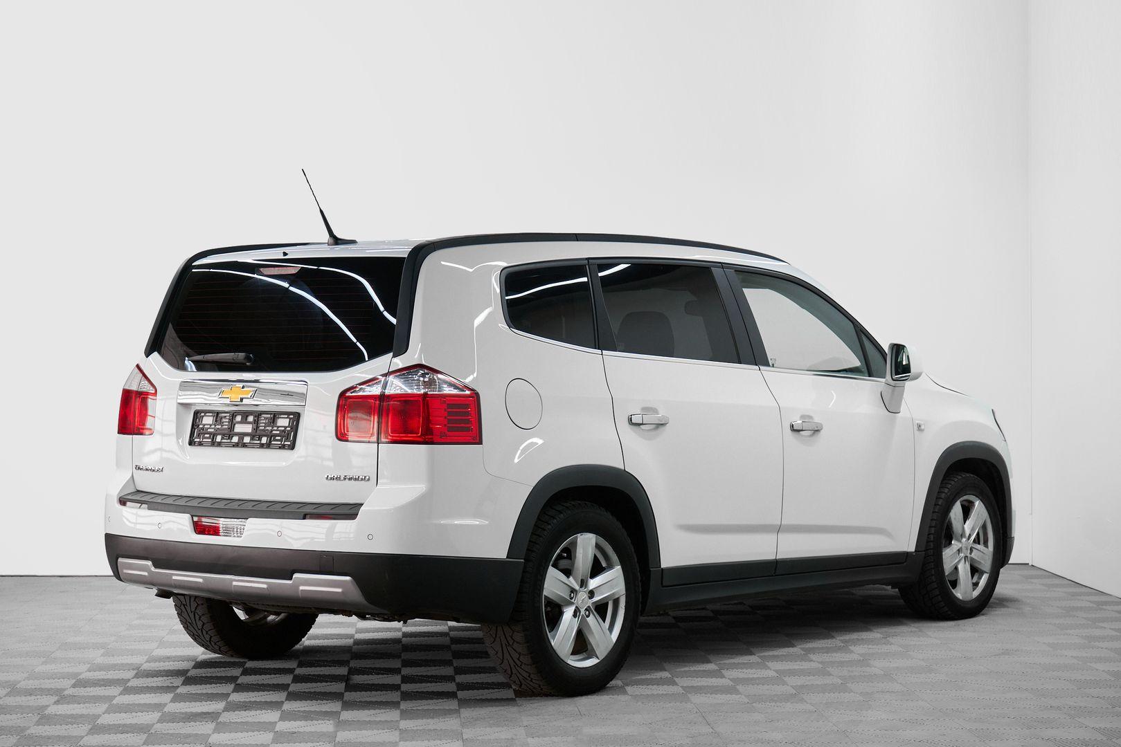 Chevrolet Orlando 2012, белый