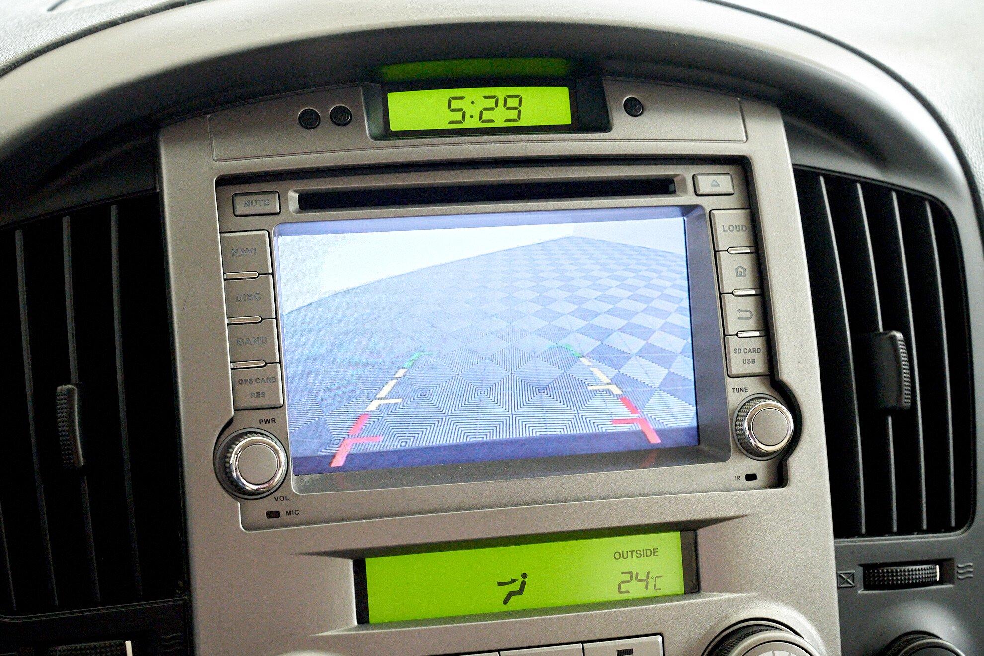 Hyundai Grand Starex 2013, серебряный