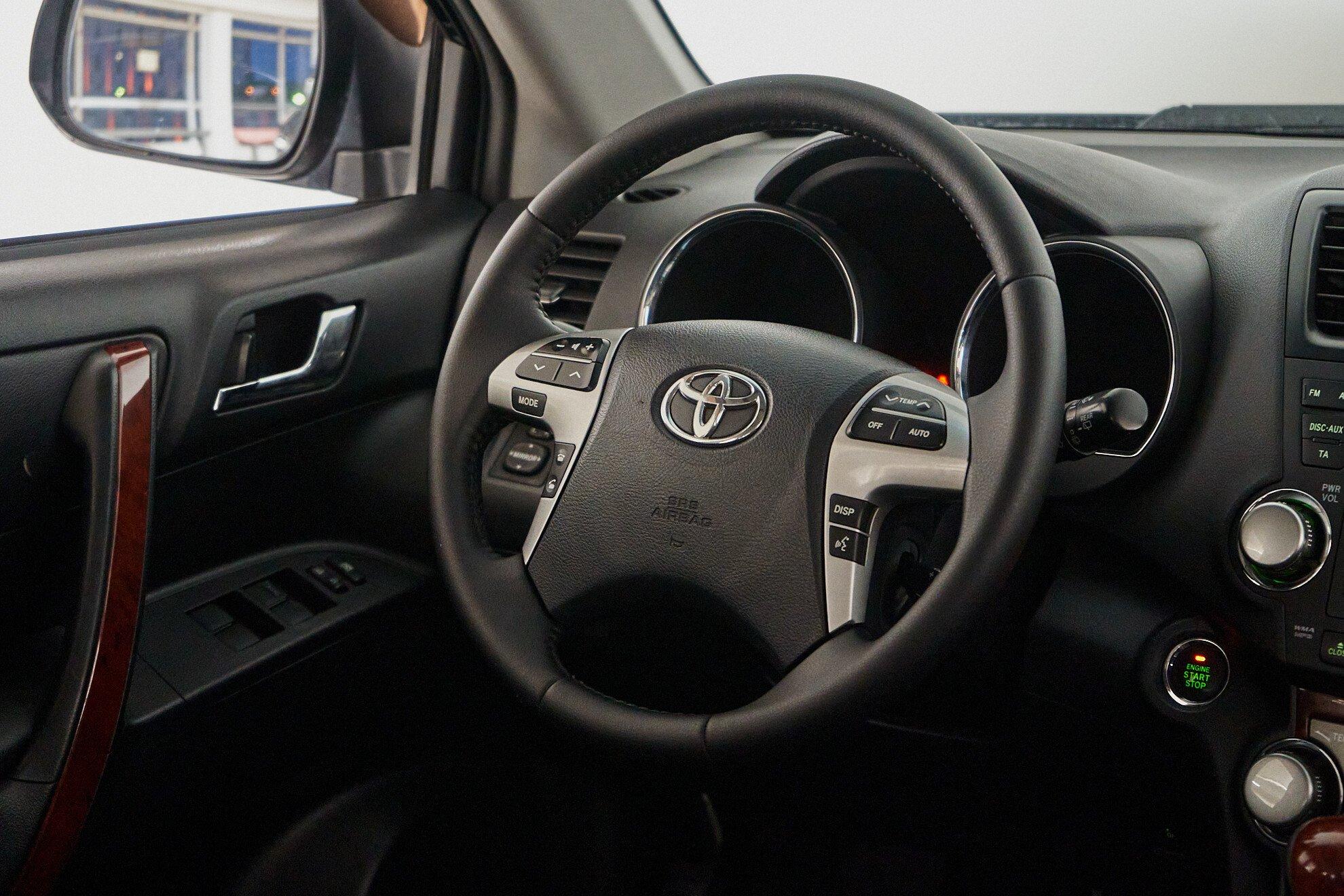 Toyota Highlander 2012, черный