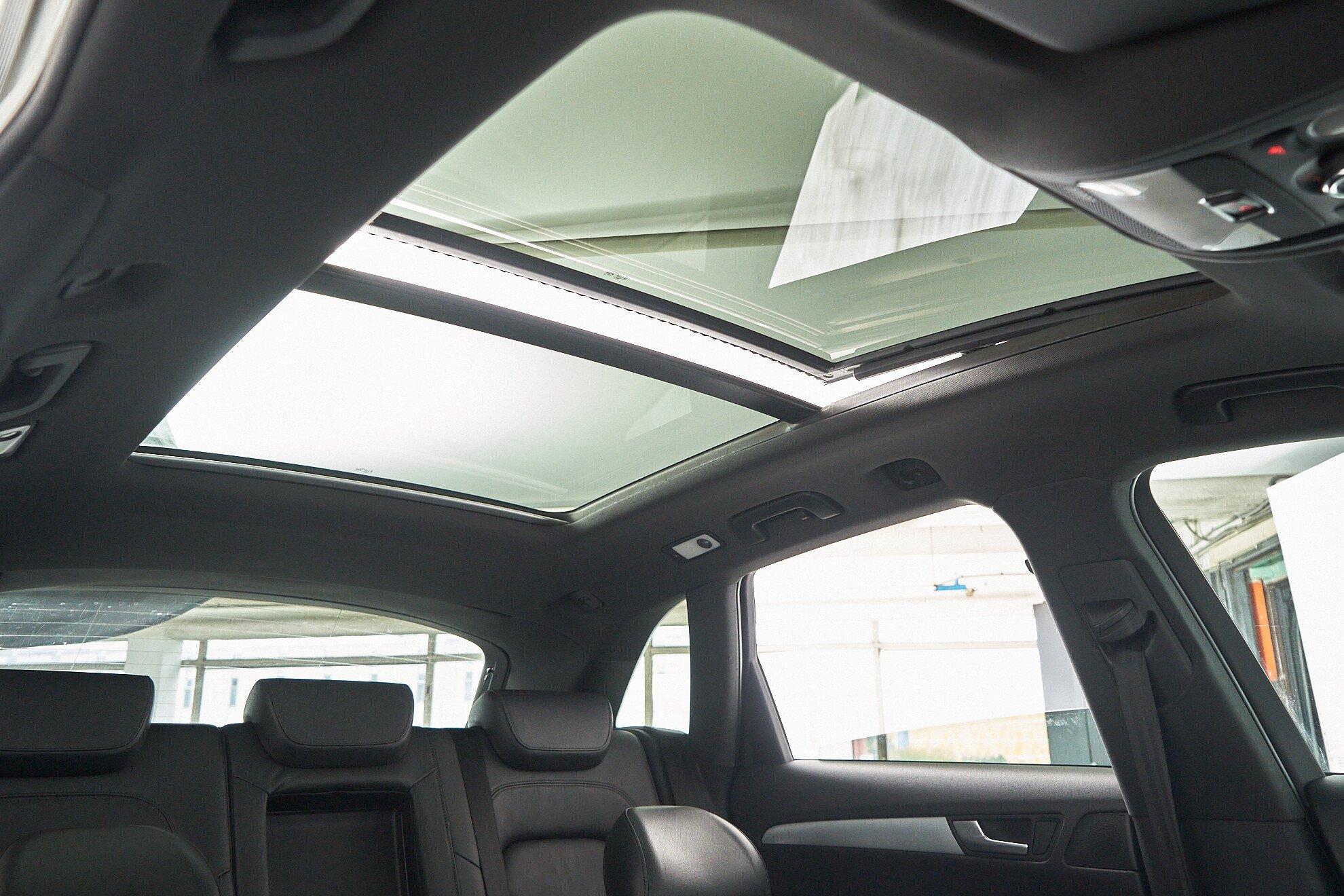 Audi Q5 2010, белый