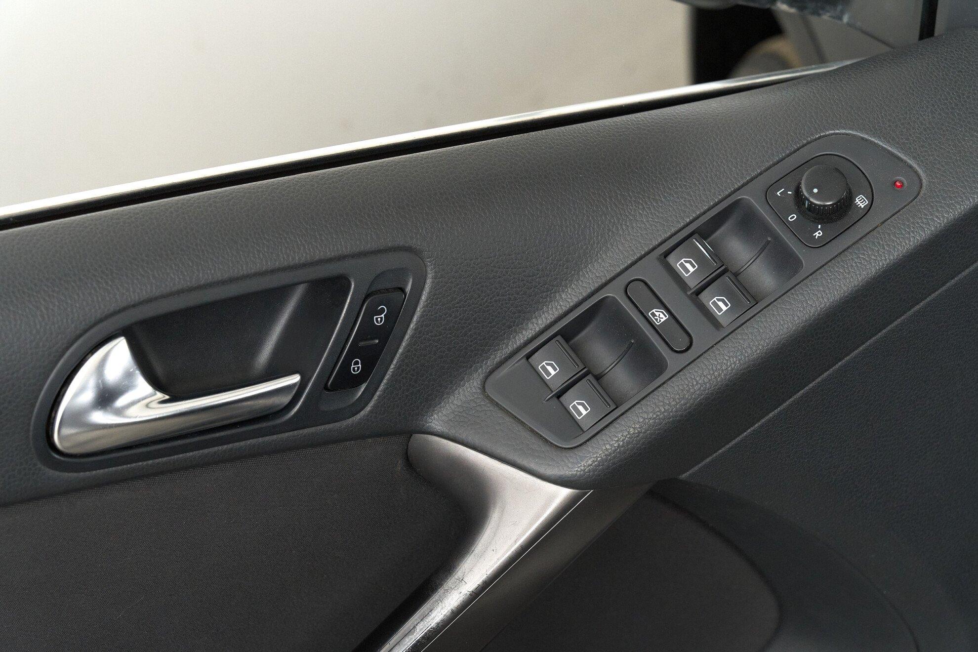 Volkswagen Tiguan 2008, черный