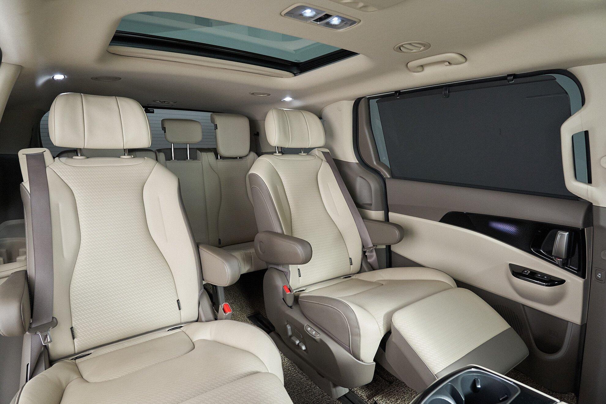 Kia Carnival 2023, белый
