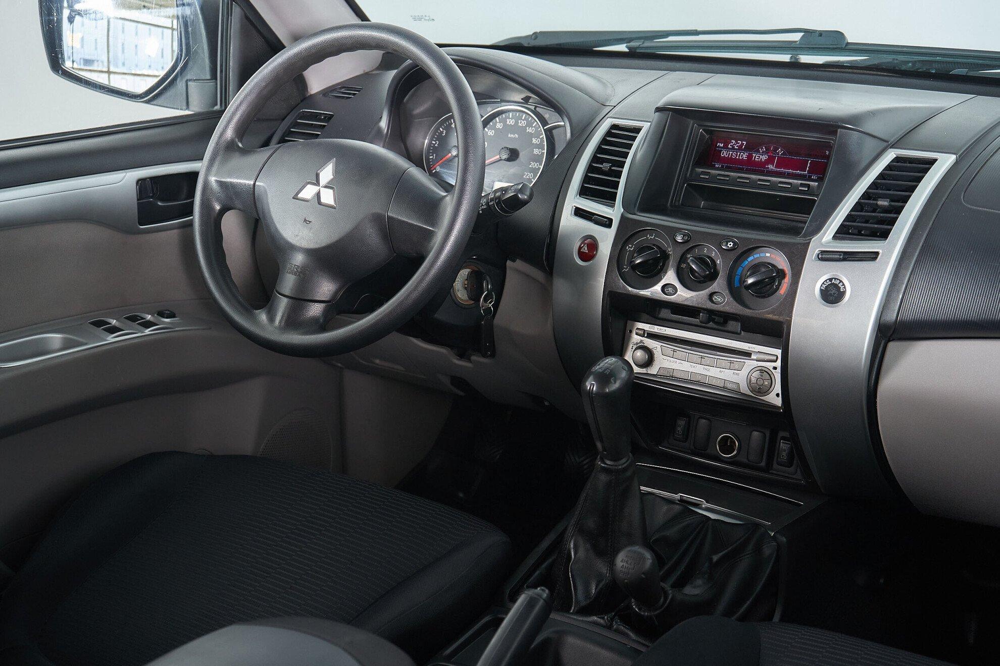 Mitsubishi Pajero Sport 2012, черный