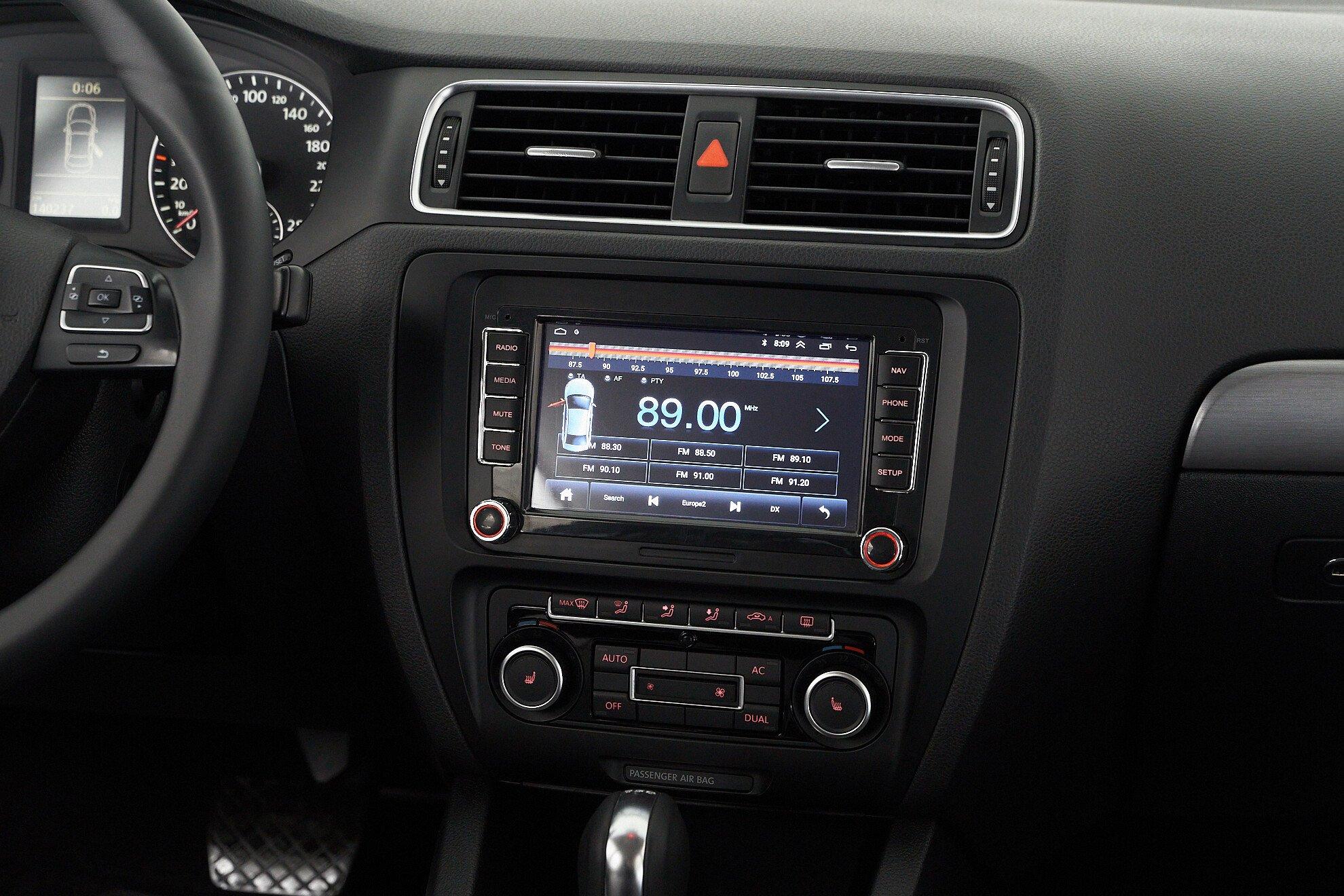 Volkswagen Jetta 2011, серебряный