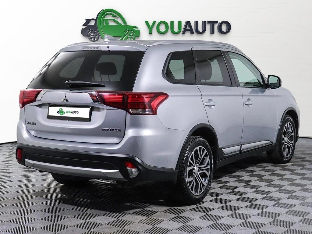Mitsubishi Outlander 2018, серебряный