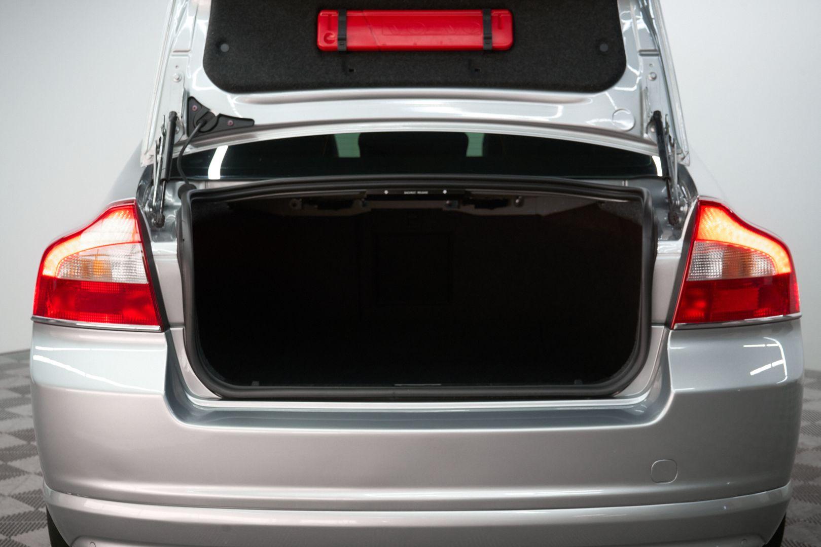 Volvo S80 2010, серебряный