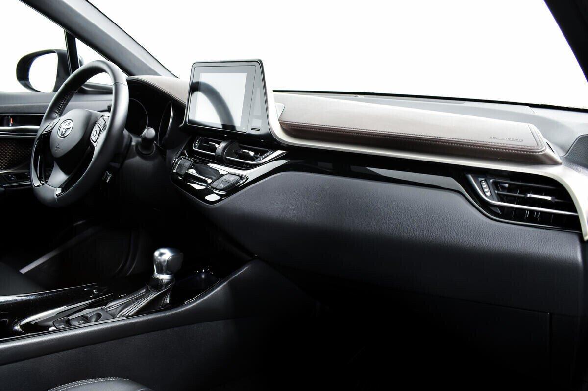 Toyota C-HR 2018, серый