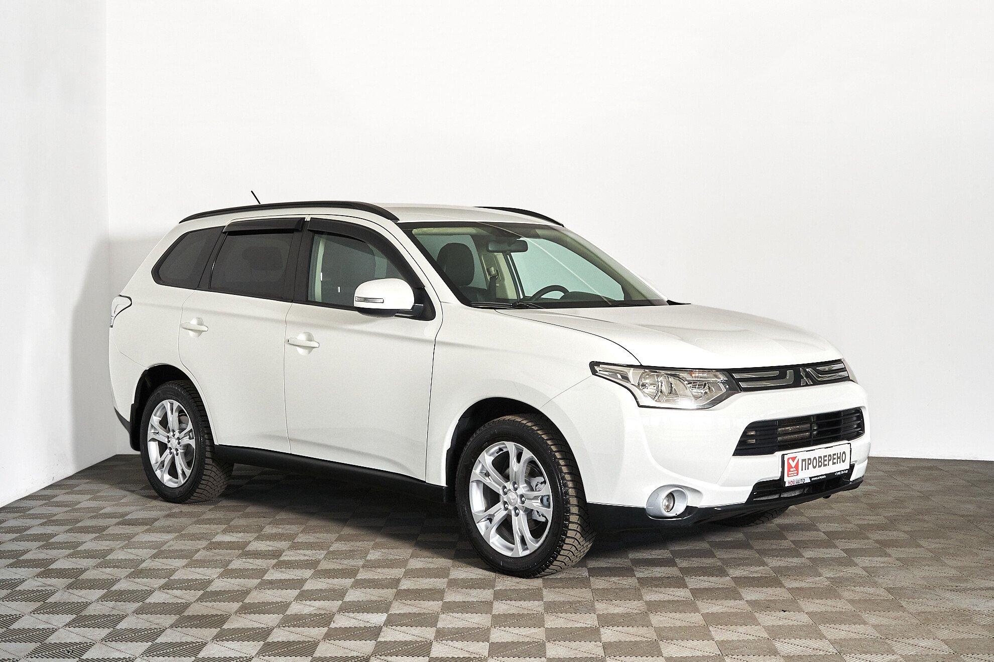 Mitsubishi Outlander 2013, белый