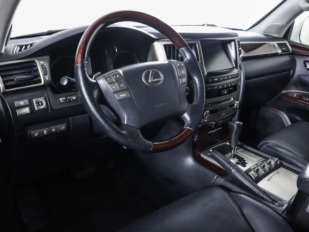 Lexus LX 2012, белый