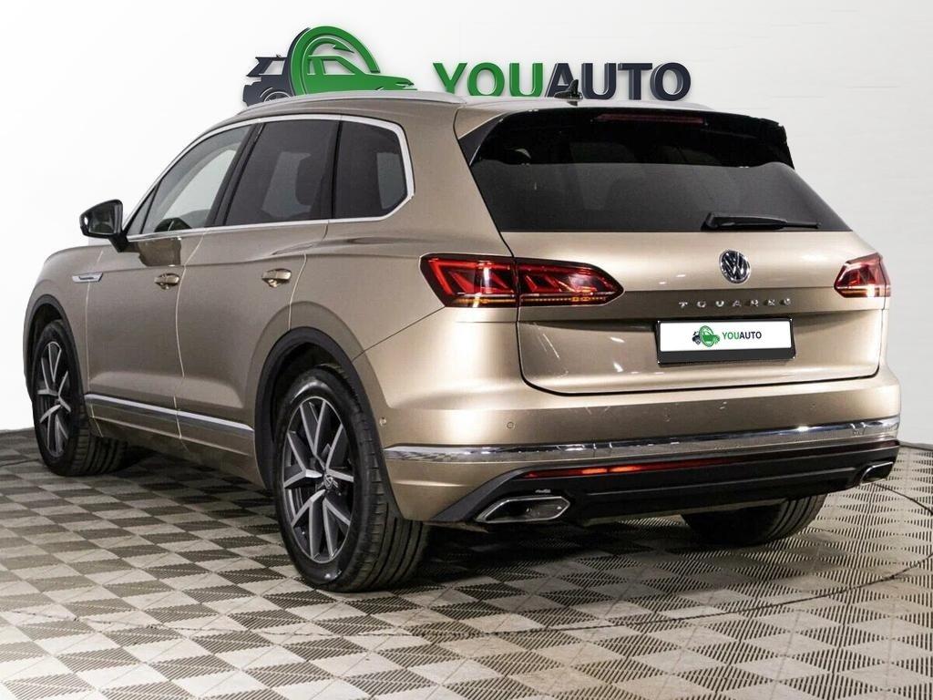 Volkswagen Touareg 2018, бежевый