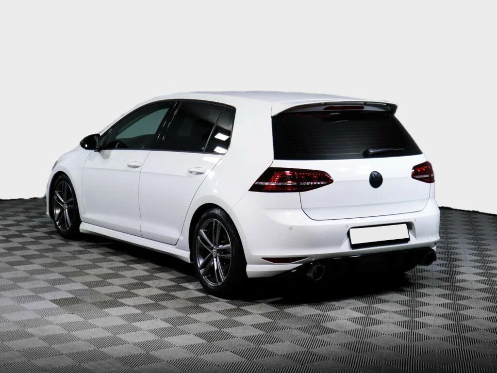 Volkswagen Golf 2016, белый