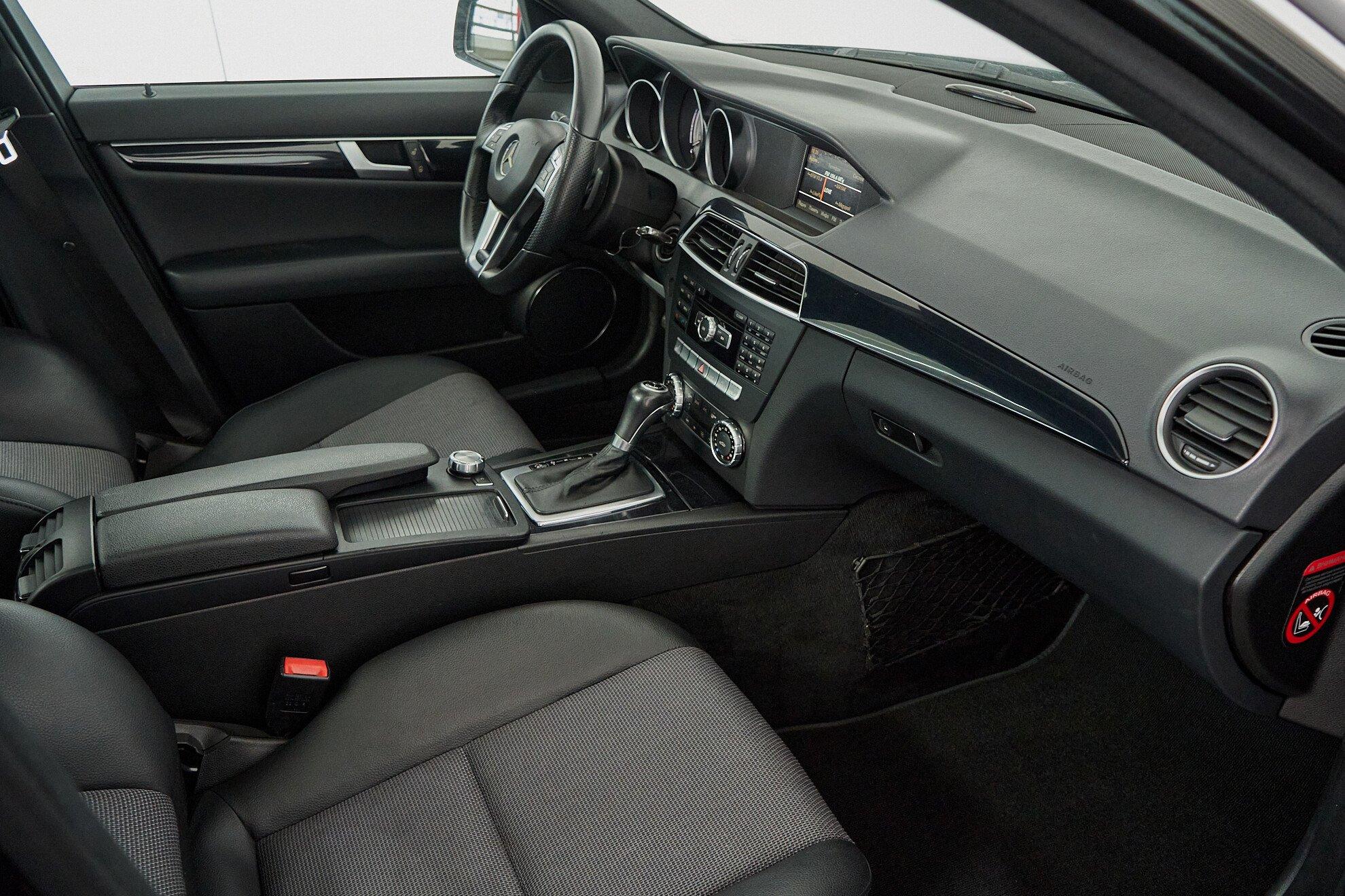 Mercedes-Benz C-Класс 2012, черный