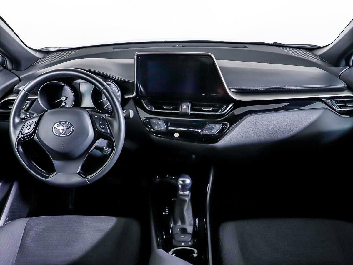 Toyota C-HR 2018, белый
