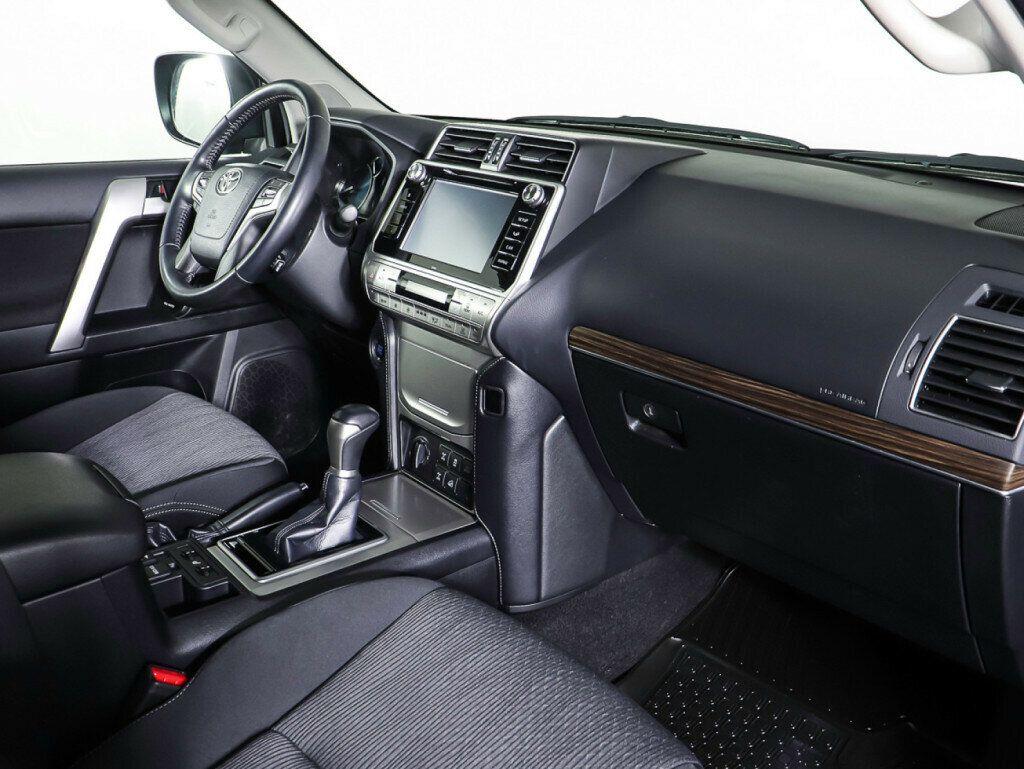 Toyota Land Cruiser Prado 2019, коричневый