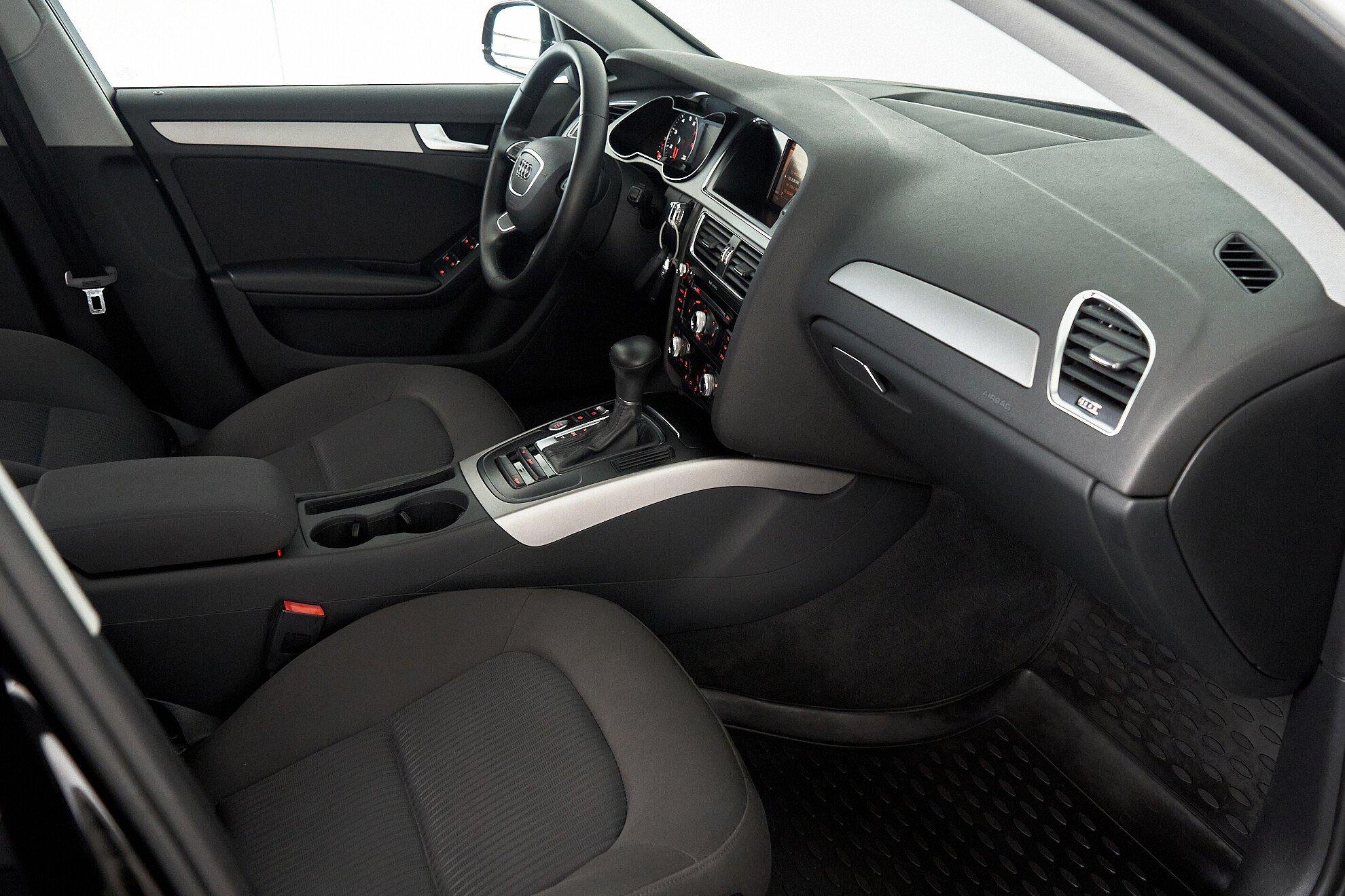 Audi A4 2012, черный