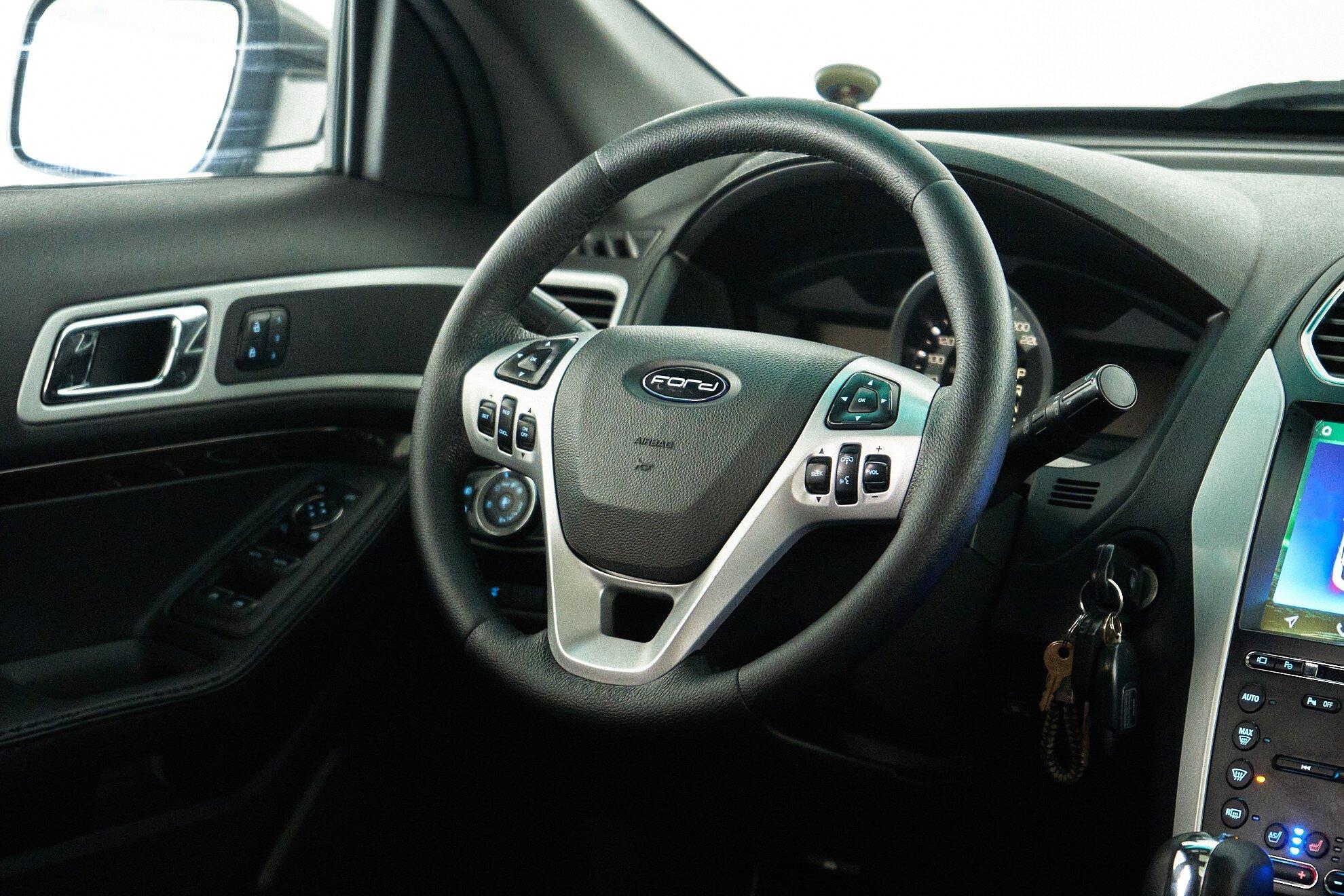 Ford Explorer 2014, серый
