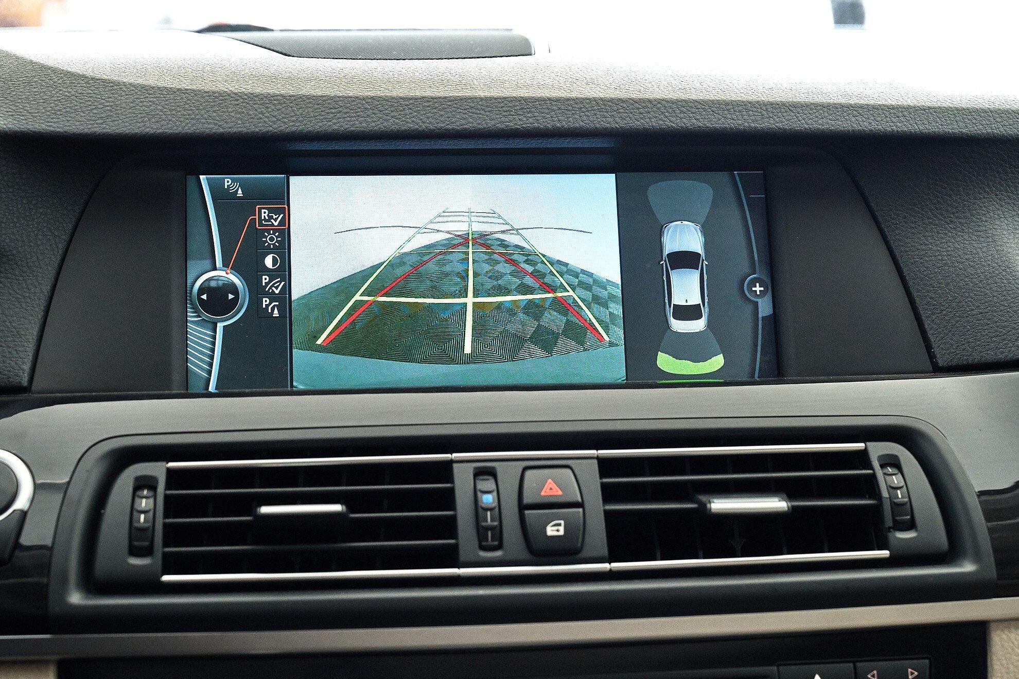 BMW 5 серии 2012, серый