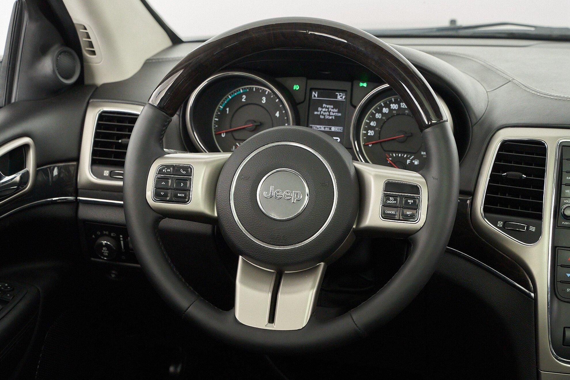 Jeep Grand Cherokee 2011, серый