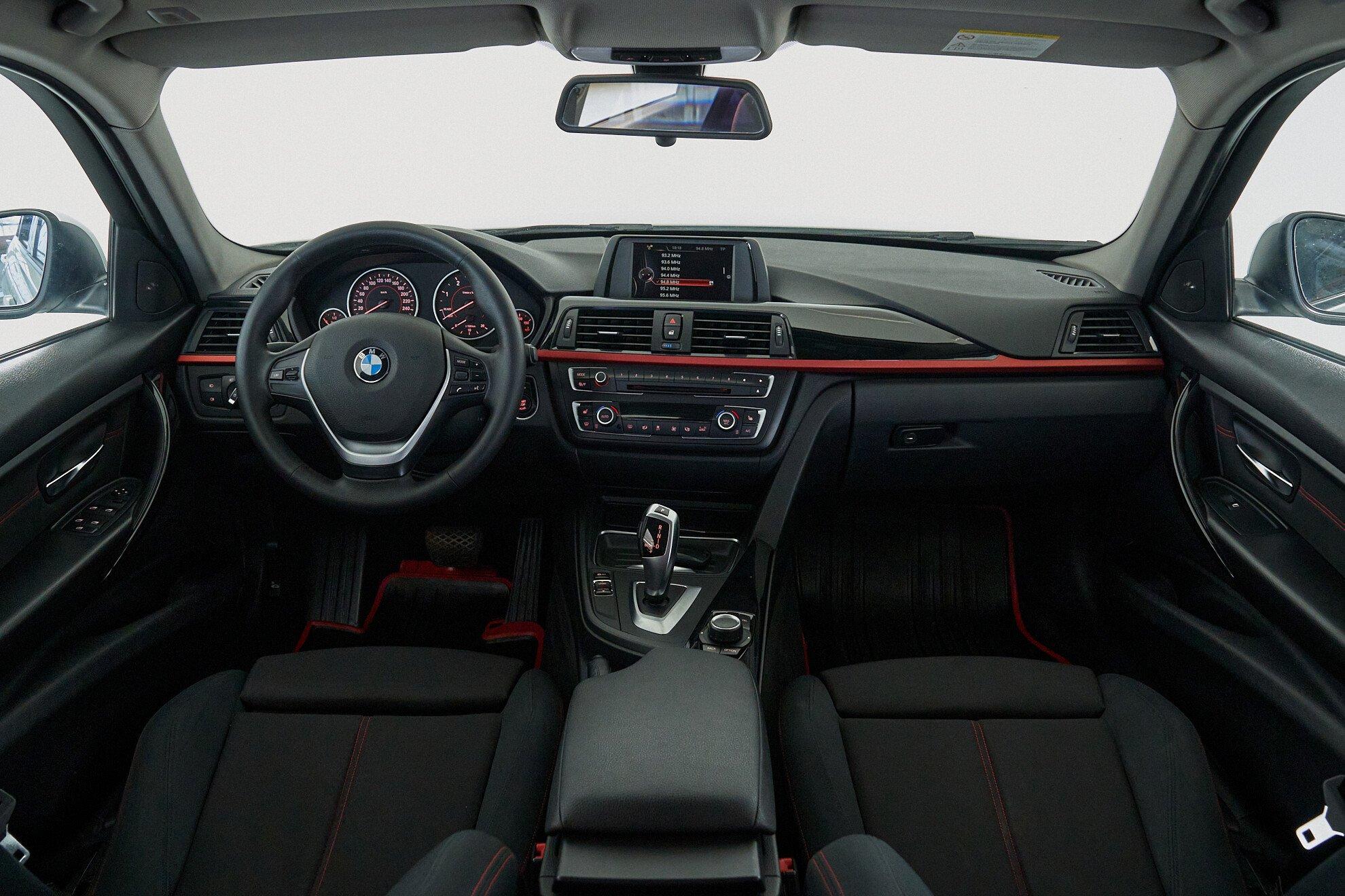 BMW 3 серии 2013, белый