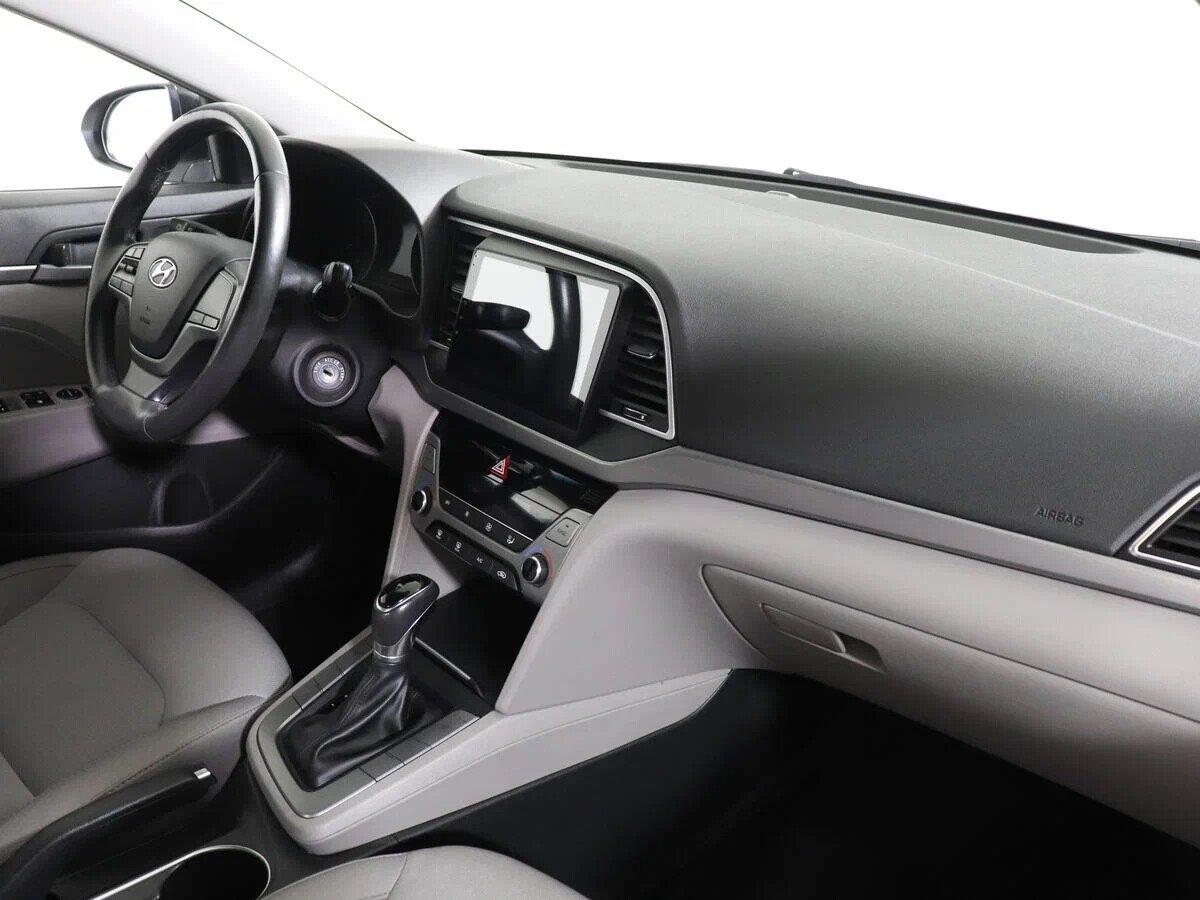 Hyundai Elantra 2018, белый