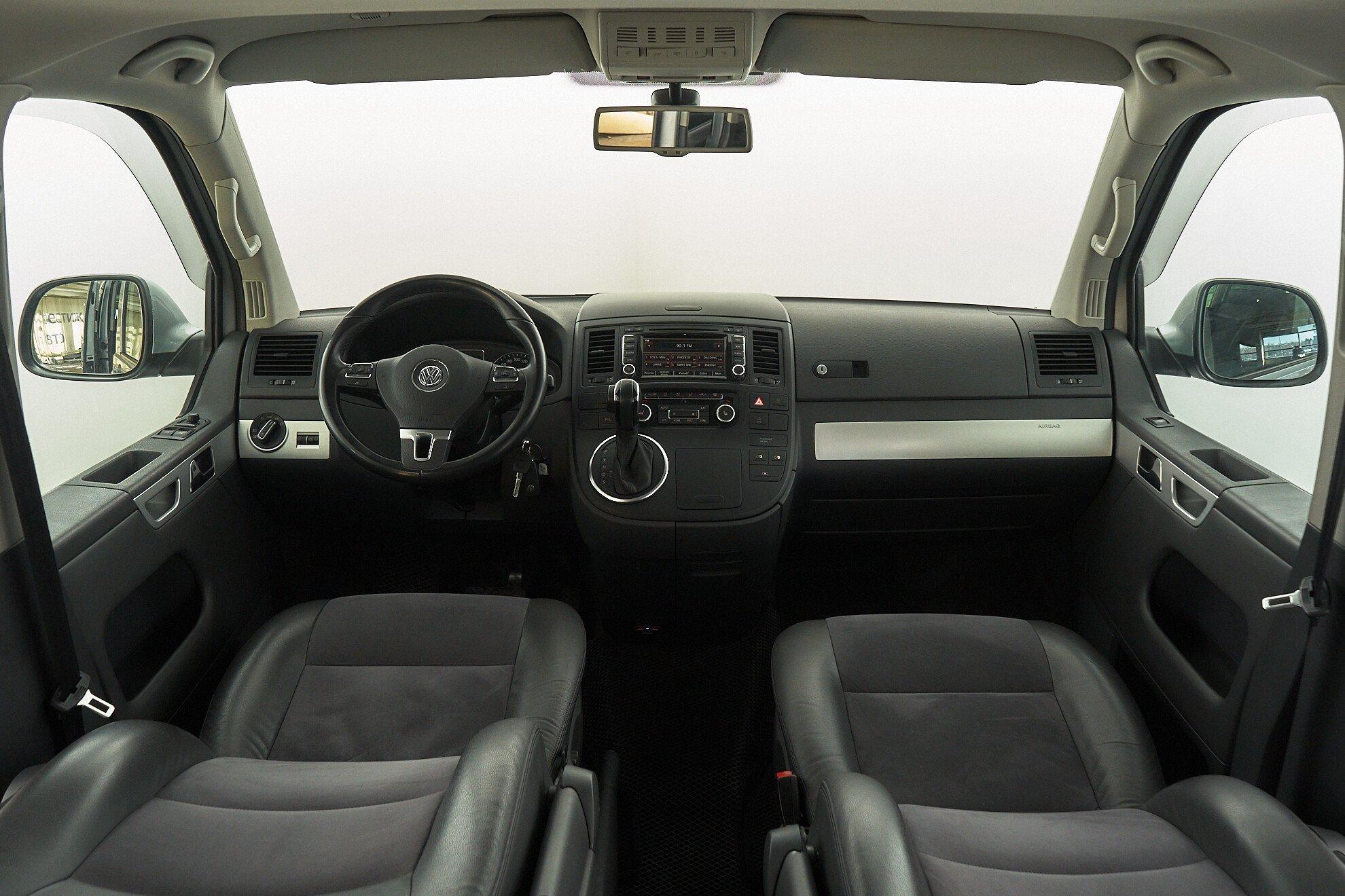 Volkswagen Multivan 2013, серебряный