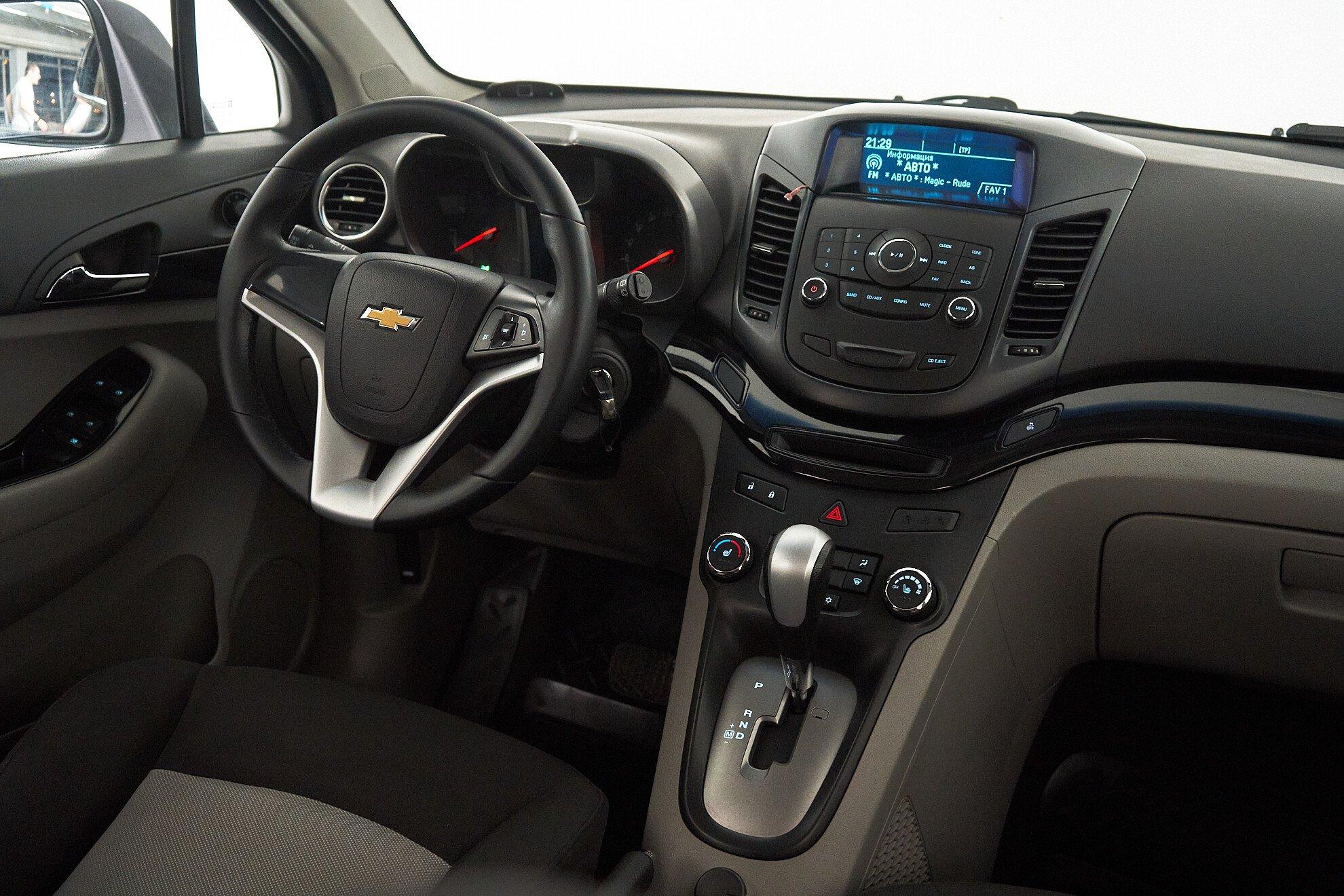 Chevrolet Orlando 2014, серый
