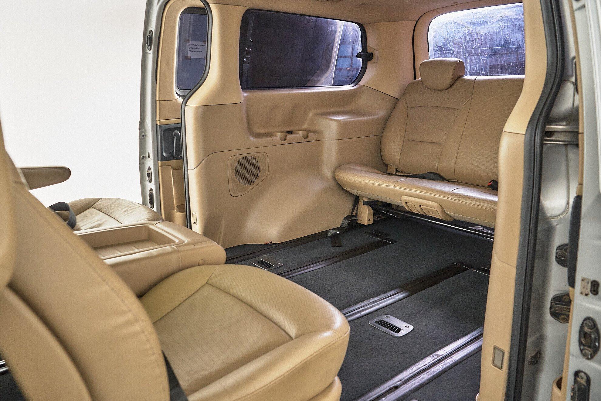 Hyundai Grand Starex 2008, серебряный