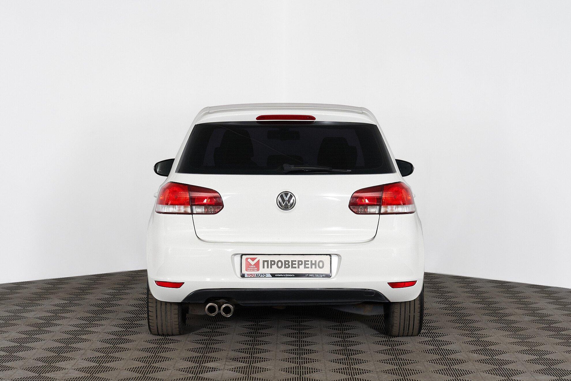 Volkswagen Golf 2012, белый