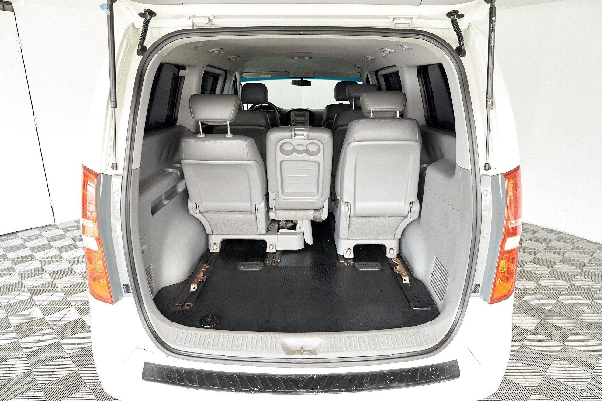 Hyundai Grand Starex 2012, белый