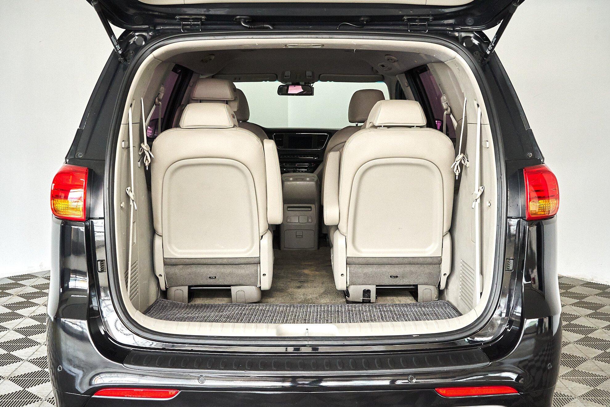 Kia Carnival 2020, черный