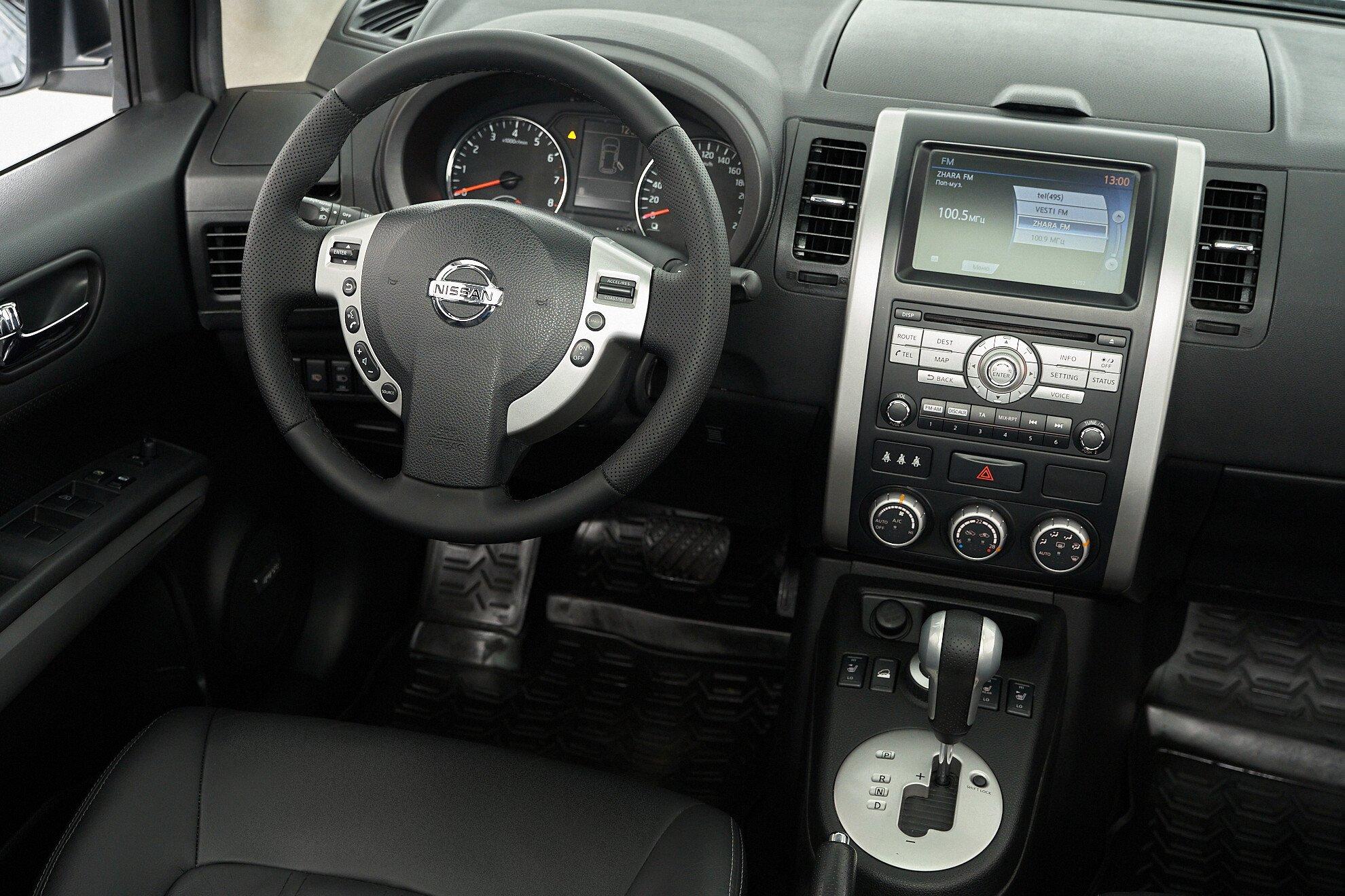 Nissan X-Trail 2011, серебряный