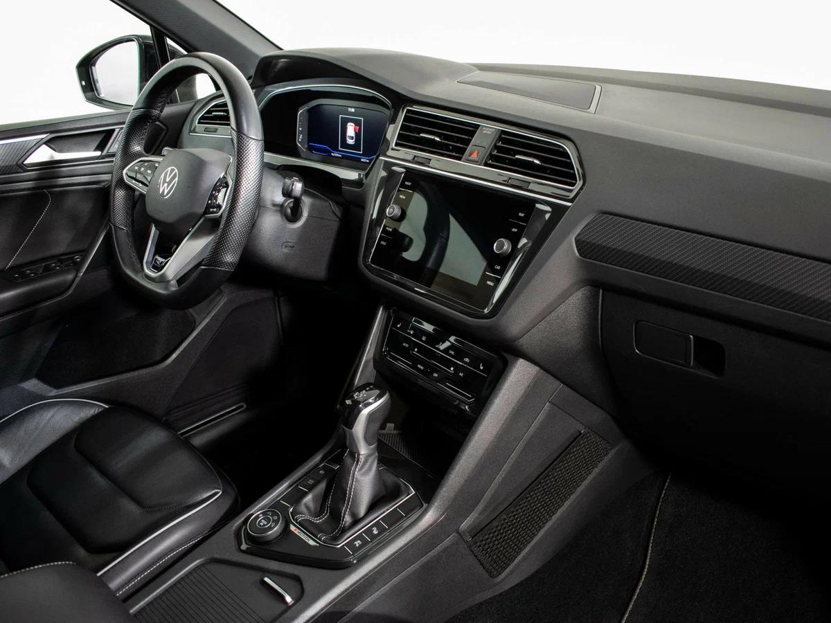 Volkswagen Tiguan 2021, черный