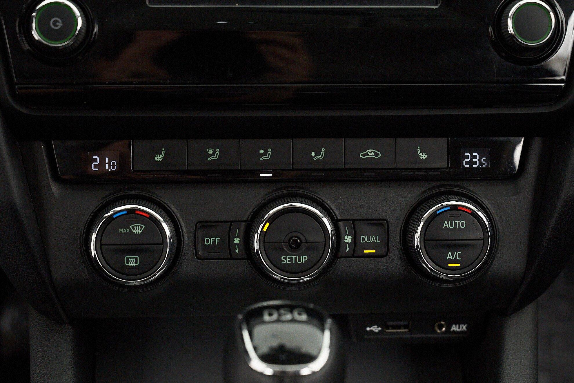 Skoda Octavia 2014, белый