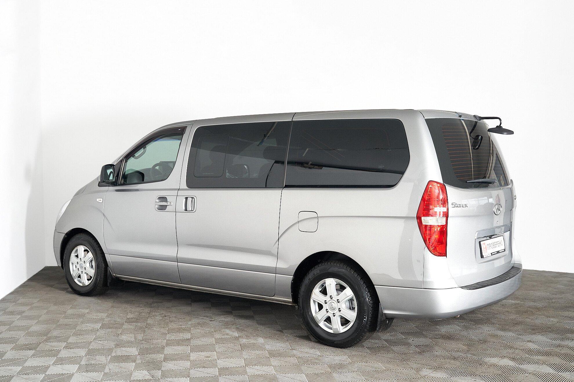 Hyundai Grand Starex 2011, серый