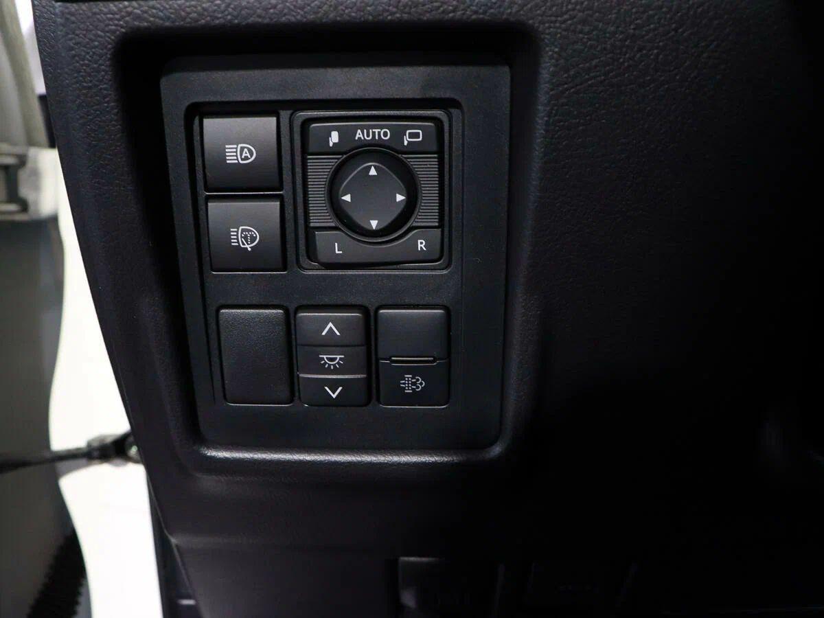 Toyota Land Cruiser Prado 2023, белый